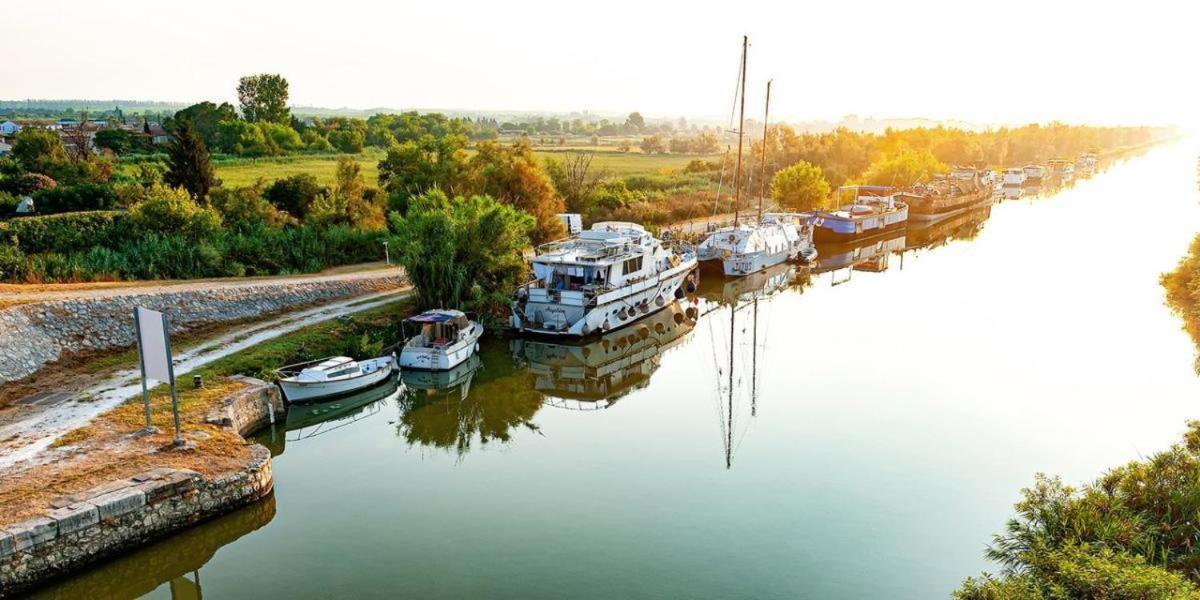 בובר Bord Du Canal Du Rhone A Sete Sur "Cesar" מראה חיצוני תמונה