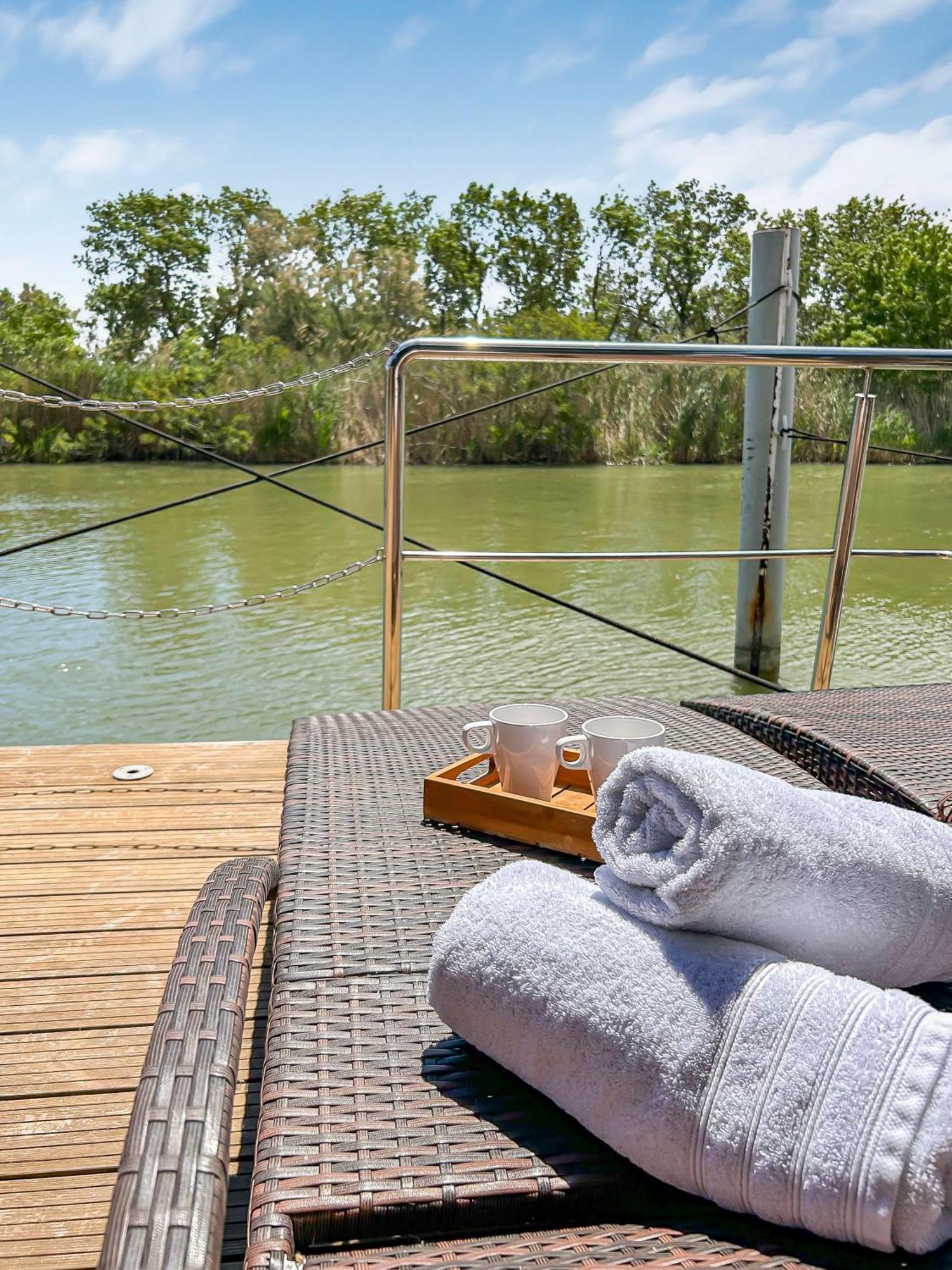 בובר Bord Du Canal Du Rhone A Sete Sur "Cesar" מראה חיצוני תמונה
