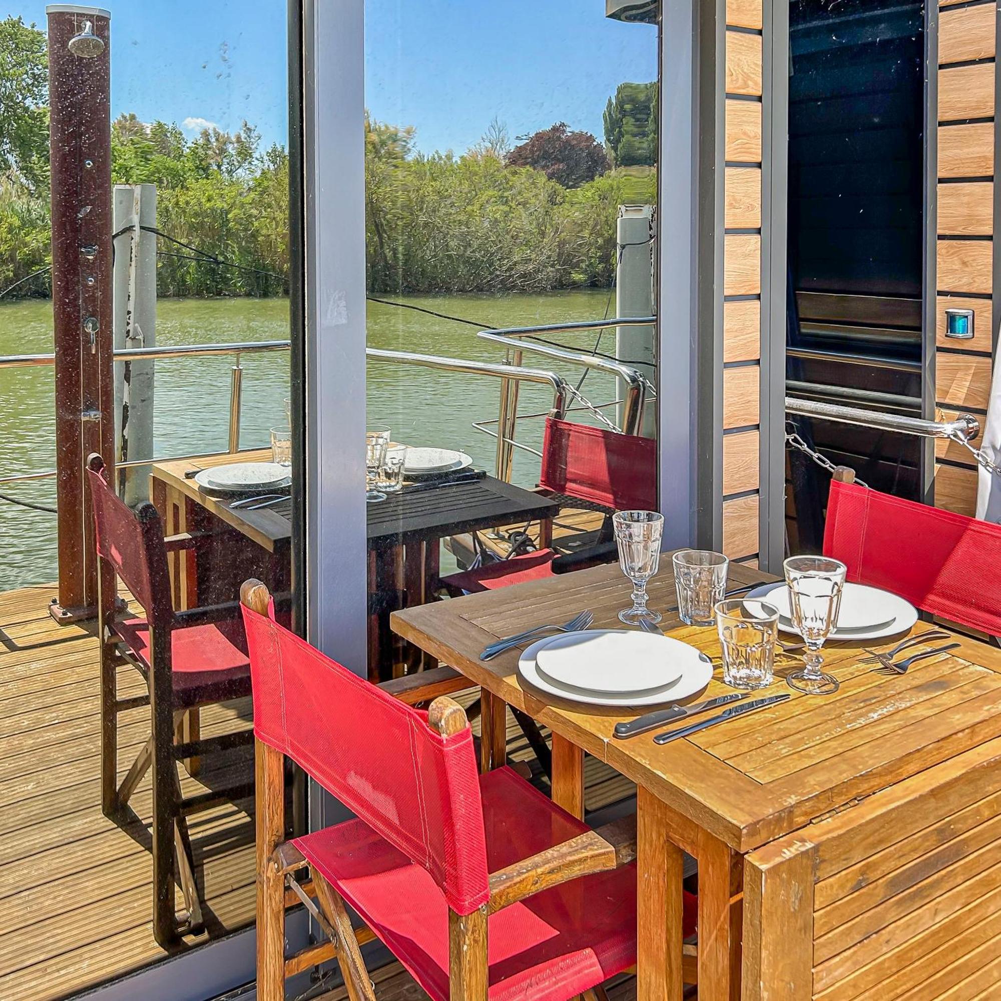 בובר Bord Du Canal Du Rhone A Sete Sur "Cesar" מראה חיצוני תמונה